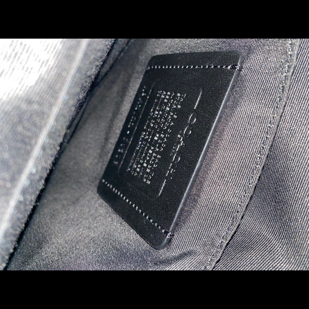 SOLD Unisex Men’s Women’s Crossbody Bag - Picture 6 of 7